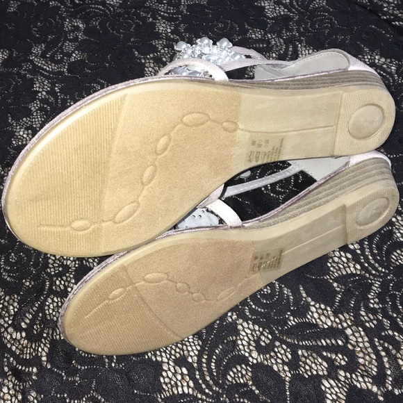 SOLD Gray Rhinestone Gladiator Sandals Size 6.5 - Picture 5 of 8